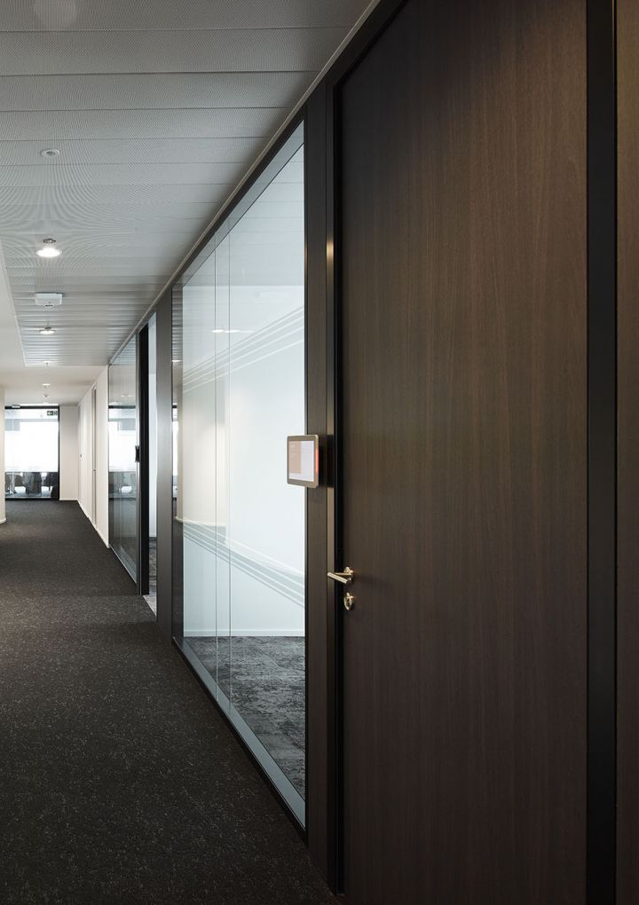 KPMG | Kantoorgebouw met glazen systeemwanden